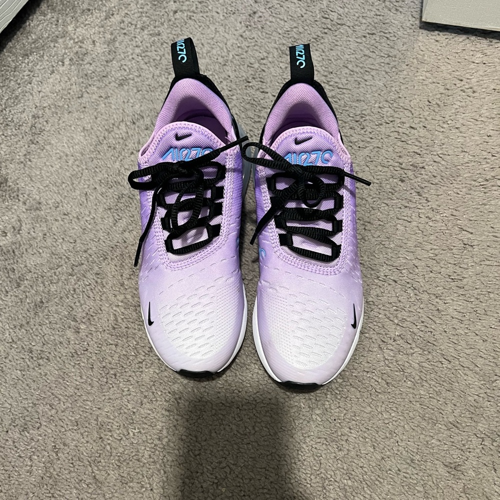 Nike 270s